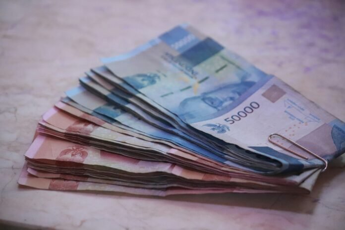 Nigerian naira banknotes symbolizing Nigeria's inflation rate and its impact on household money